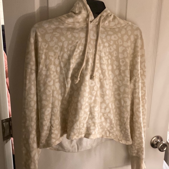 Forever 21 Cheetah Print Cropped Hoodie - Picture 1 of 1